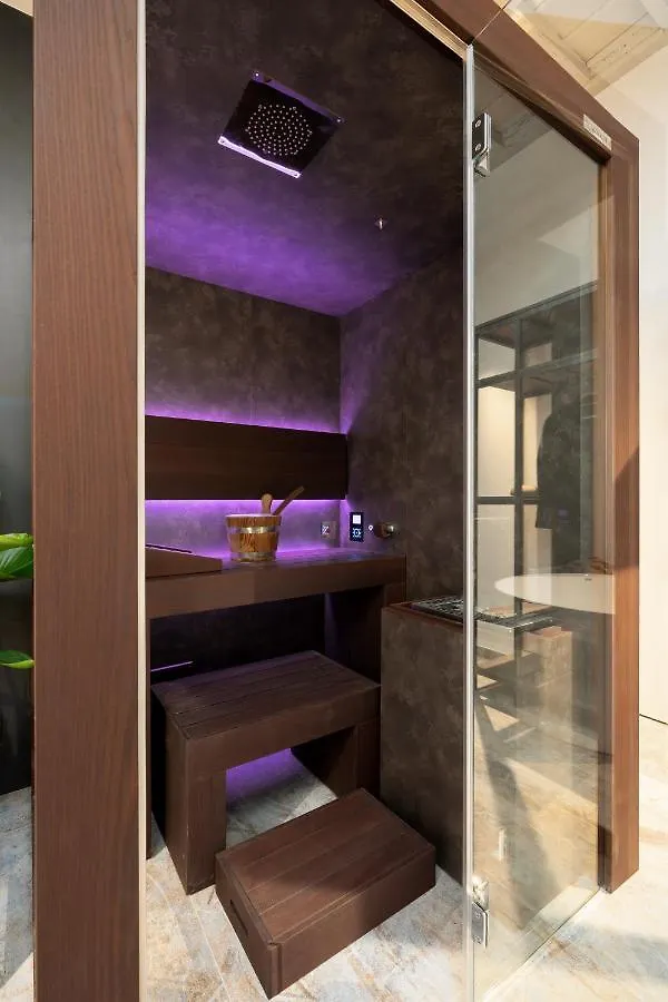 F1Rst Suite Apartment & Spa Florence 0*,