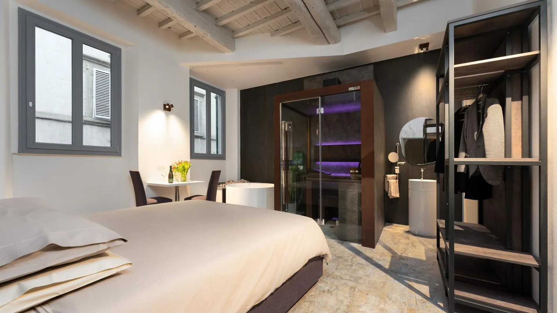 F1Rst Suite Apartment & Spa contacts